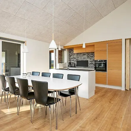 12 Person In Lokken-by Traum 洛肯