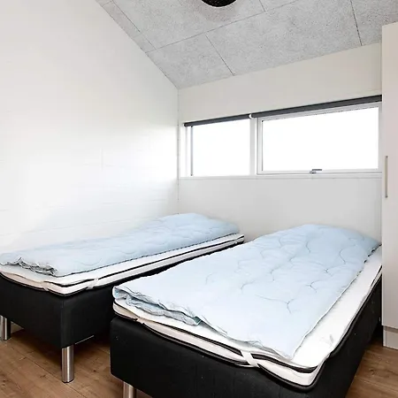 12 Person In Lokken-by Traum 洛肯