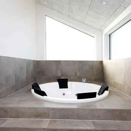 12 Person In Lokken-by Traum * 洛肯